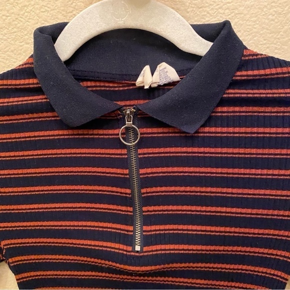 SKY and SPARROW Striped 1/4 Zipped Collared Cropped Top Size Small - Picture 3 of 6
